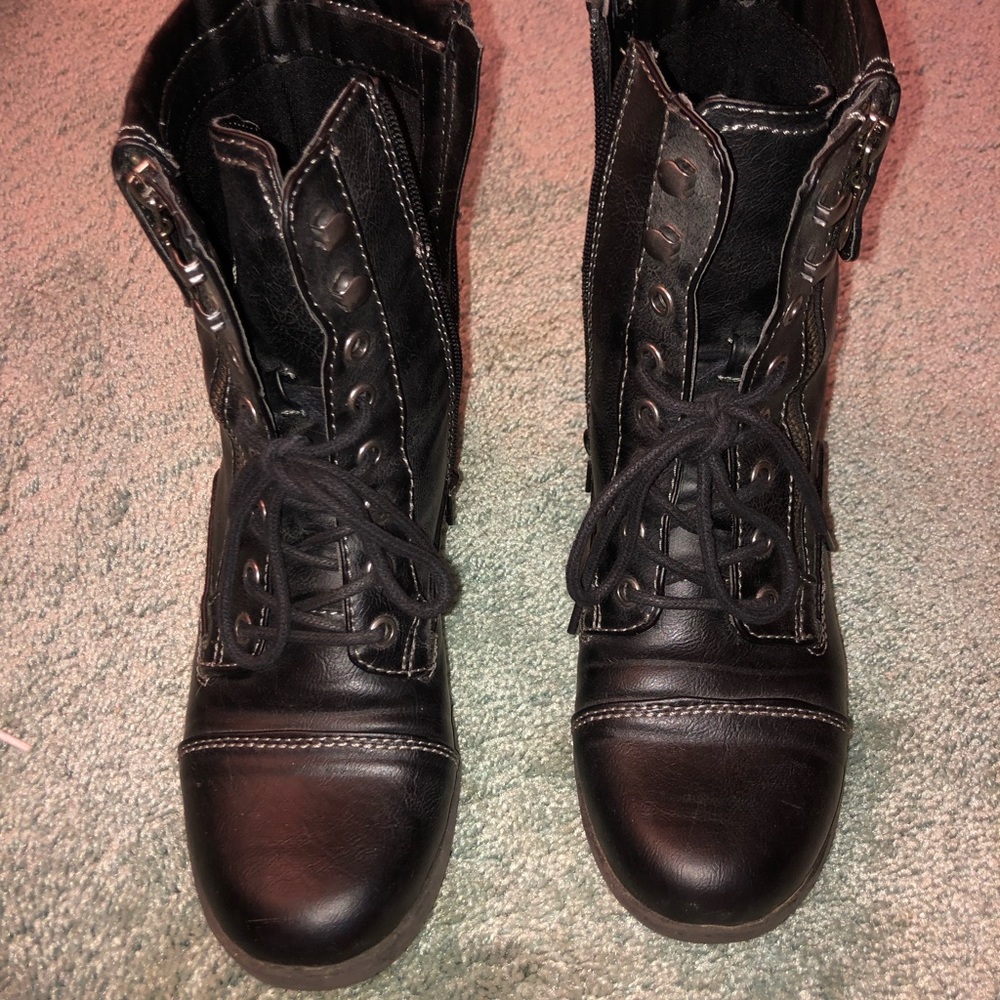 Combat boots